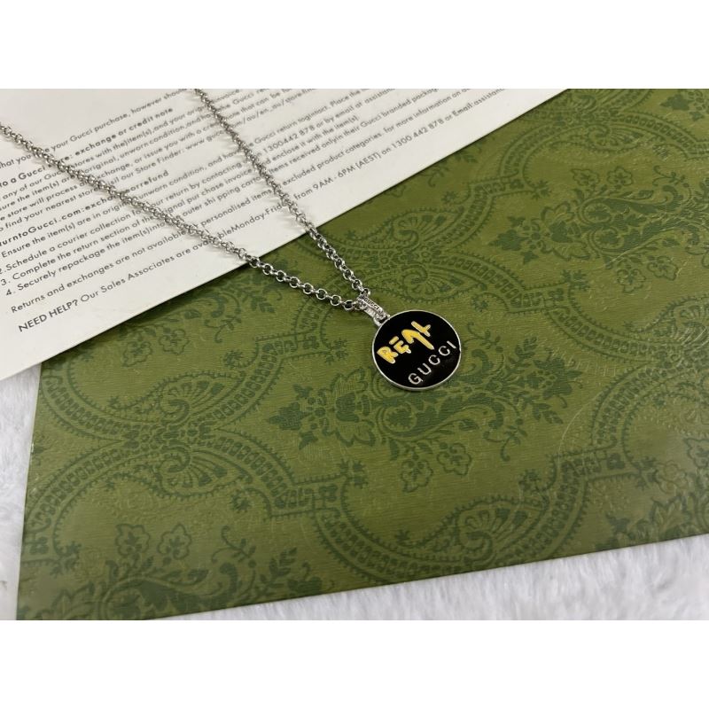 G*u*i necklaces